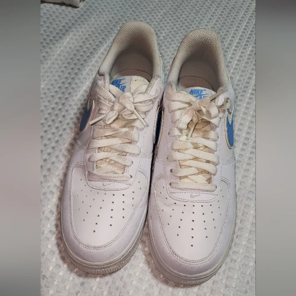 NIKE AIR FORCE EUC MENS SIZE 10 UNIVERSITY BLUE SNEAKERS SHOES - Picture 2 of 10